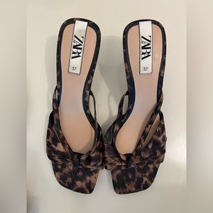 Leopard kitten heel satin